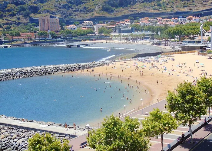 Charming House In With Mountain View And Garden Machico (Madeira)