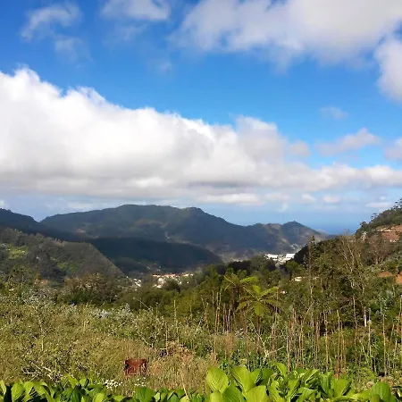 Dom wakacyjny Charming House In With Mountain View And Garden