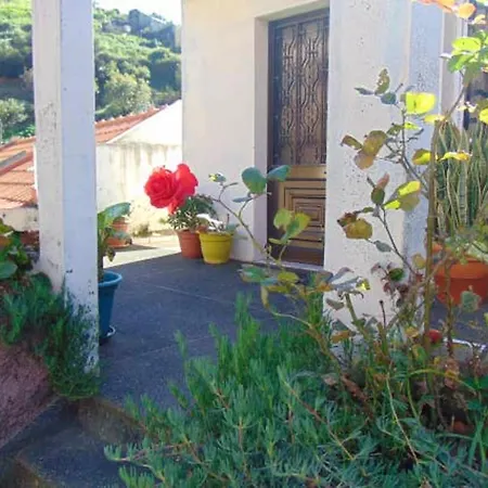 Charming House In With Mountain View And Garden Machico (Madeira)