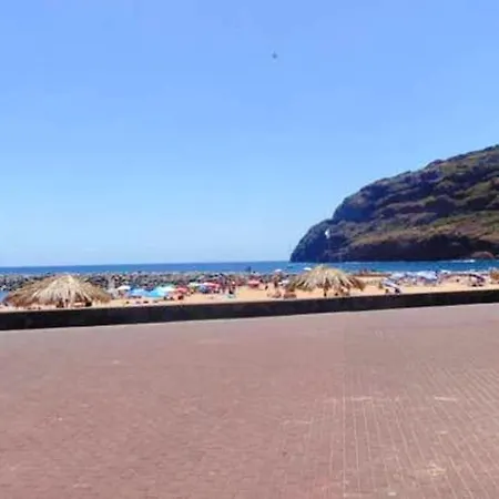 Dom wakacyjny Charming House In With Mountain View And Garden *