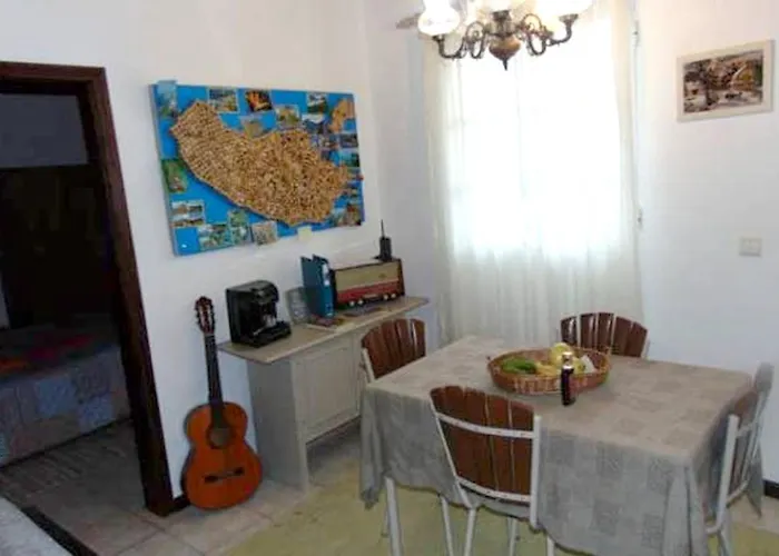 Charming House In With Mountain View And Garden 펜션